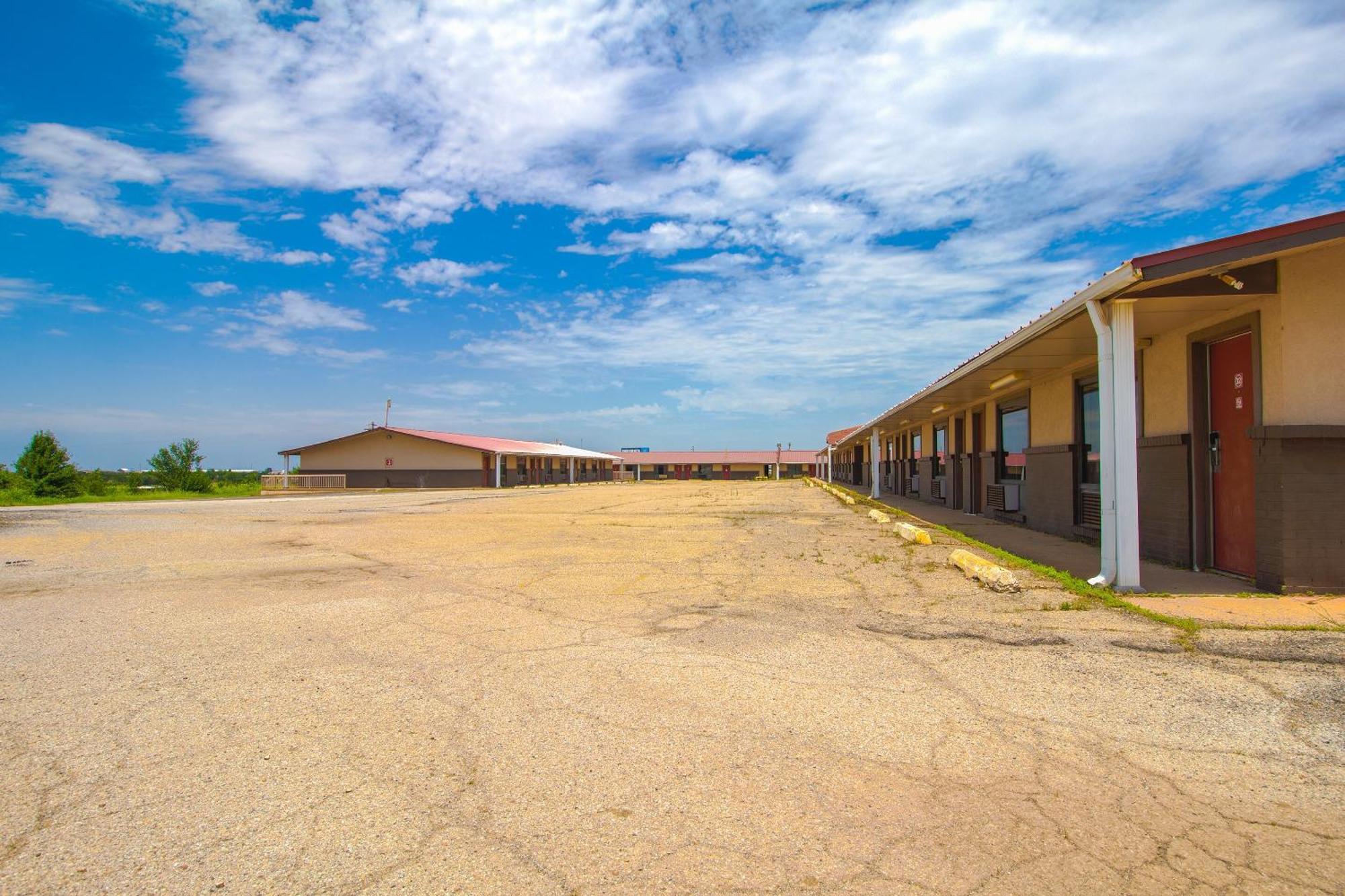 American Best Inn By Oyo I-35 Perry Near Lake Mcmurtry Εξωτερικό φωτογραφία